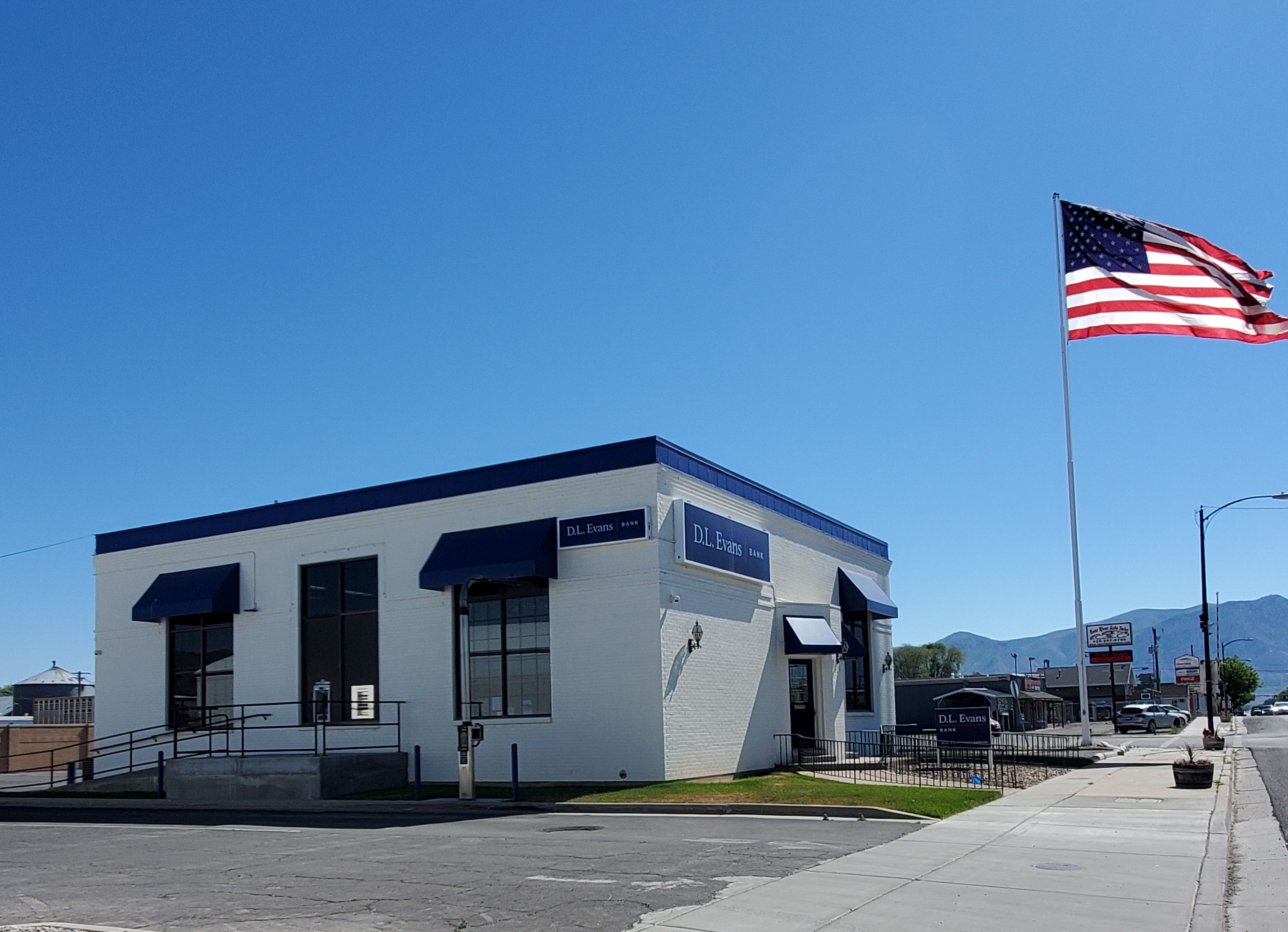 D.L. Evans Bank 01
