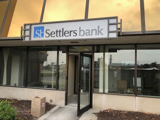Settlers bank 01