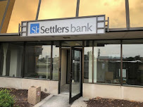 Settlers bank 01