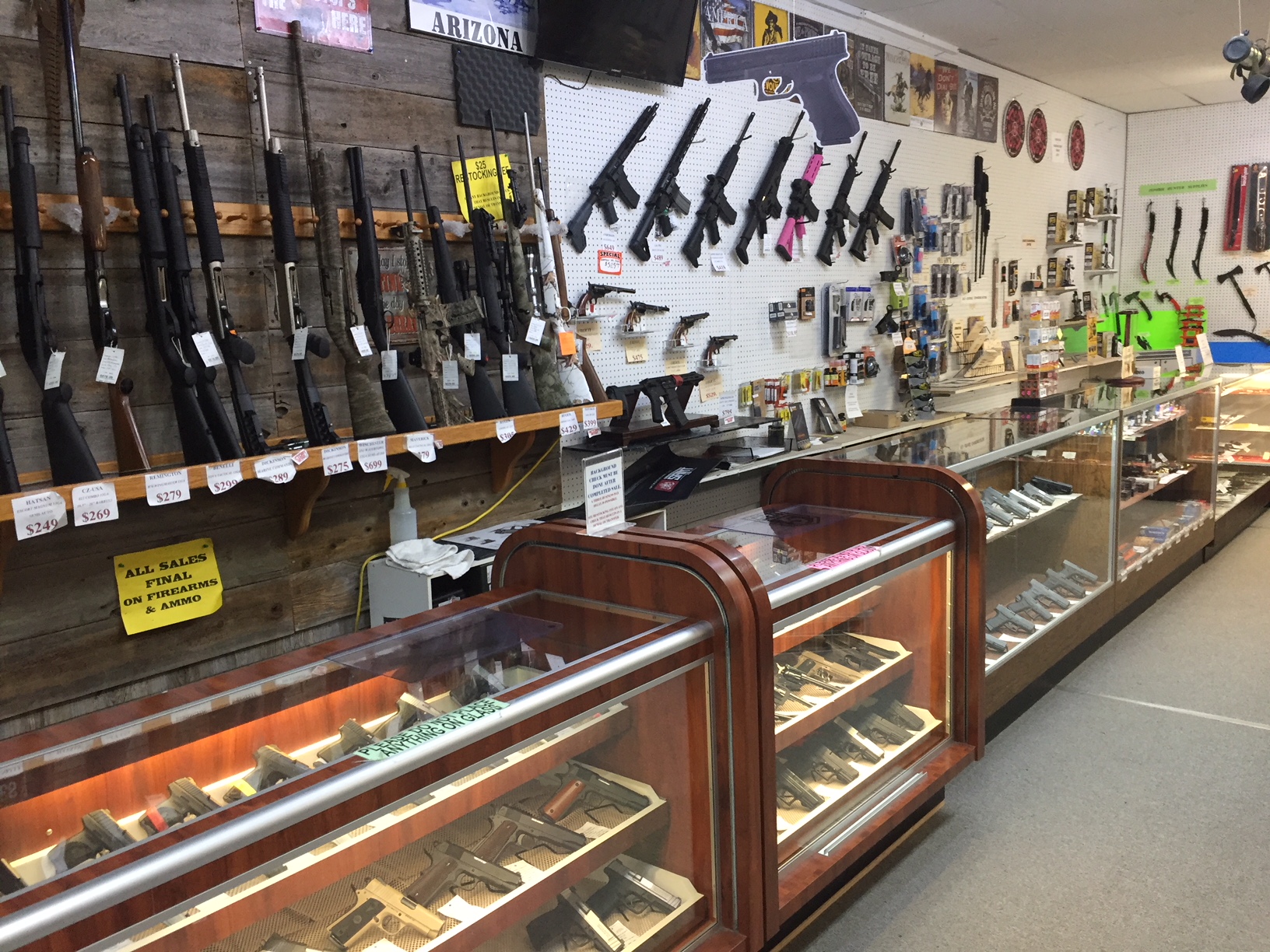 A Loan At Last - Pawn Shop and Gun Shop 01