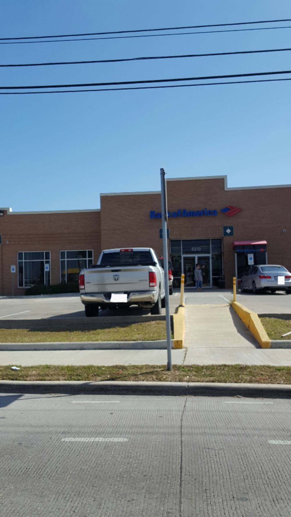 Bank of America (with Drive-thru services) 01