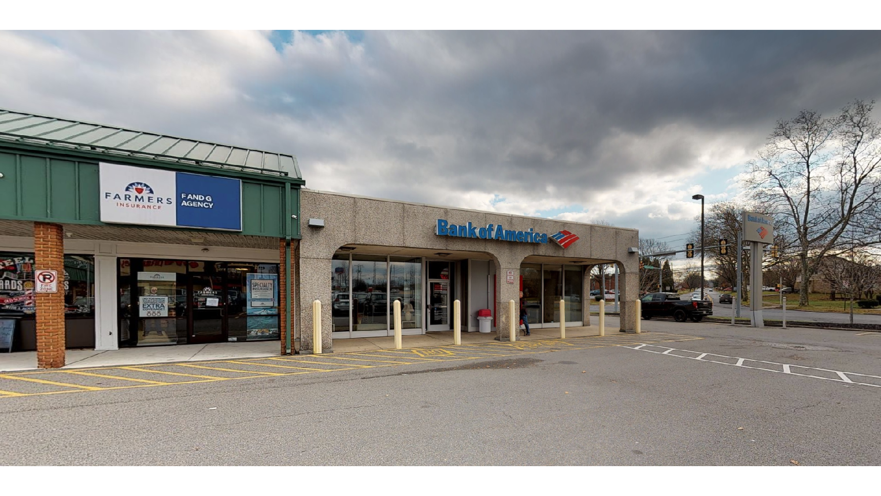 Bank of America (with Drive-thru ATM) 01