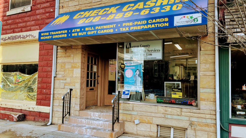 Family Financial Check Cashing & Smoke Shop 01