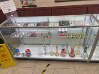 Family Financial Check Cashing & Smoke Shop 03