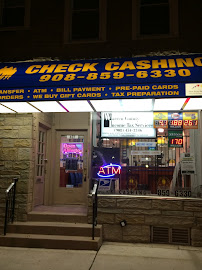 Family Financial Check Cashing & Smoke Shop 04