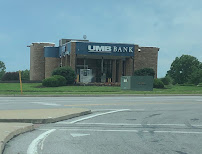 UMB Bank (with drive-thru services) 01