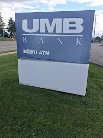 UMB Bank (with drive-thru services) 04
