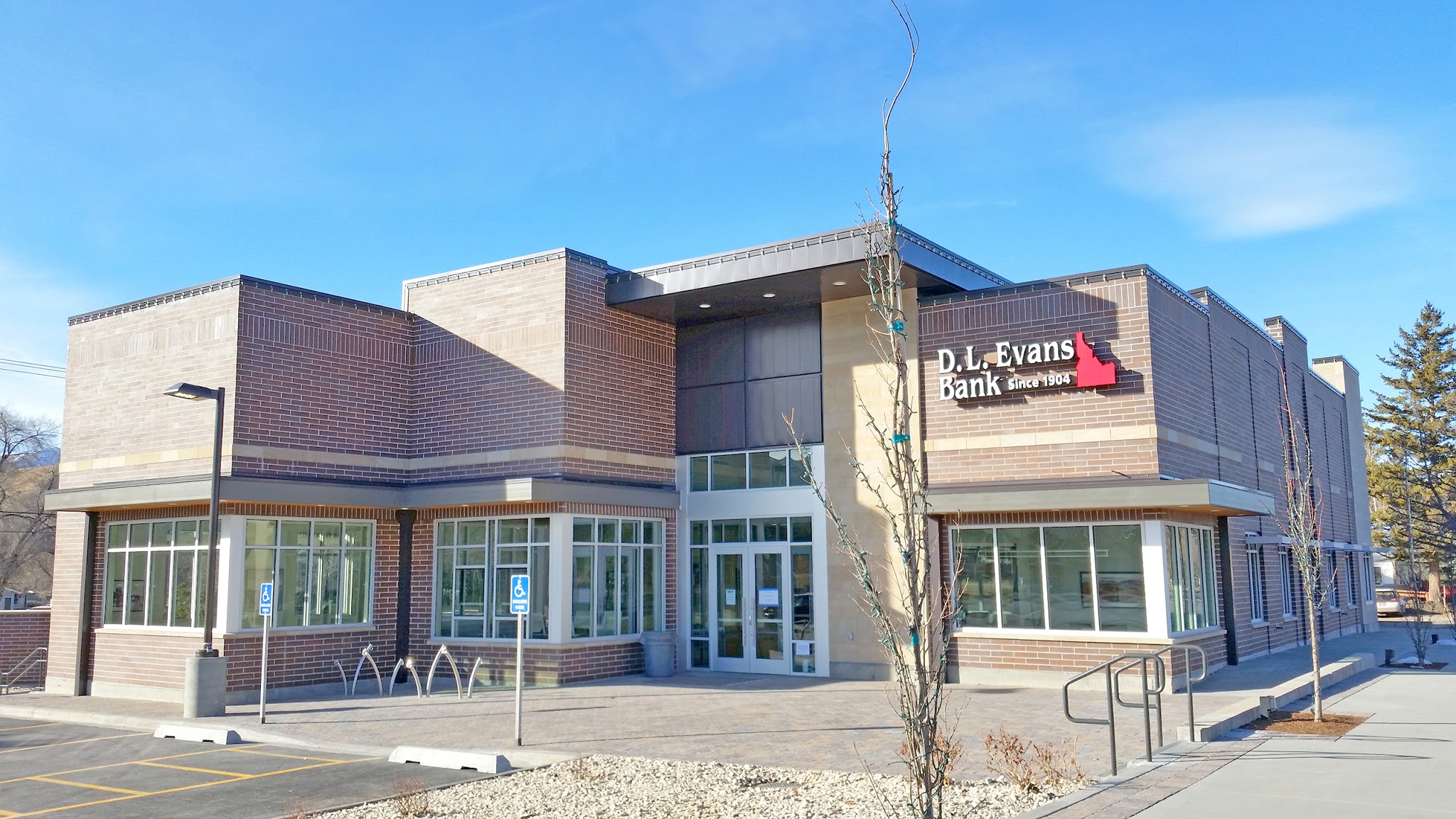 D.L. Evans Bank 01