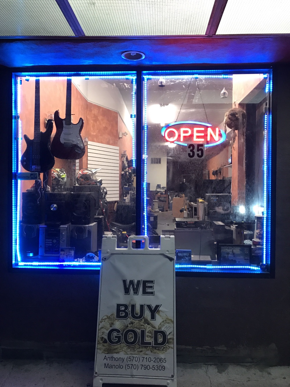 Manolo's Pawn Shop 01