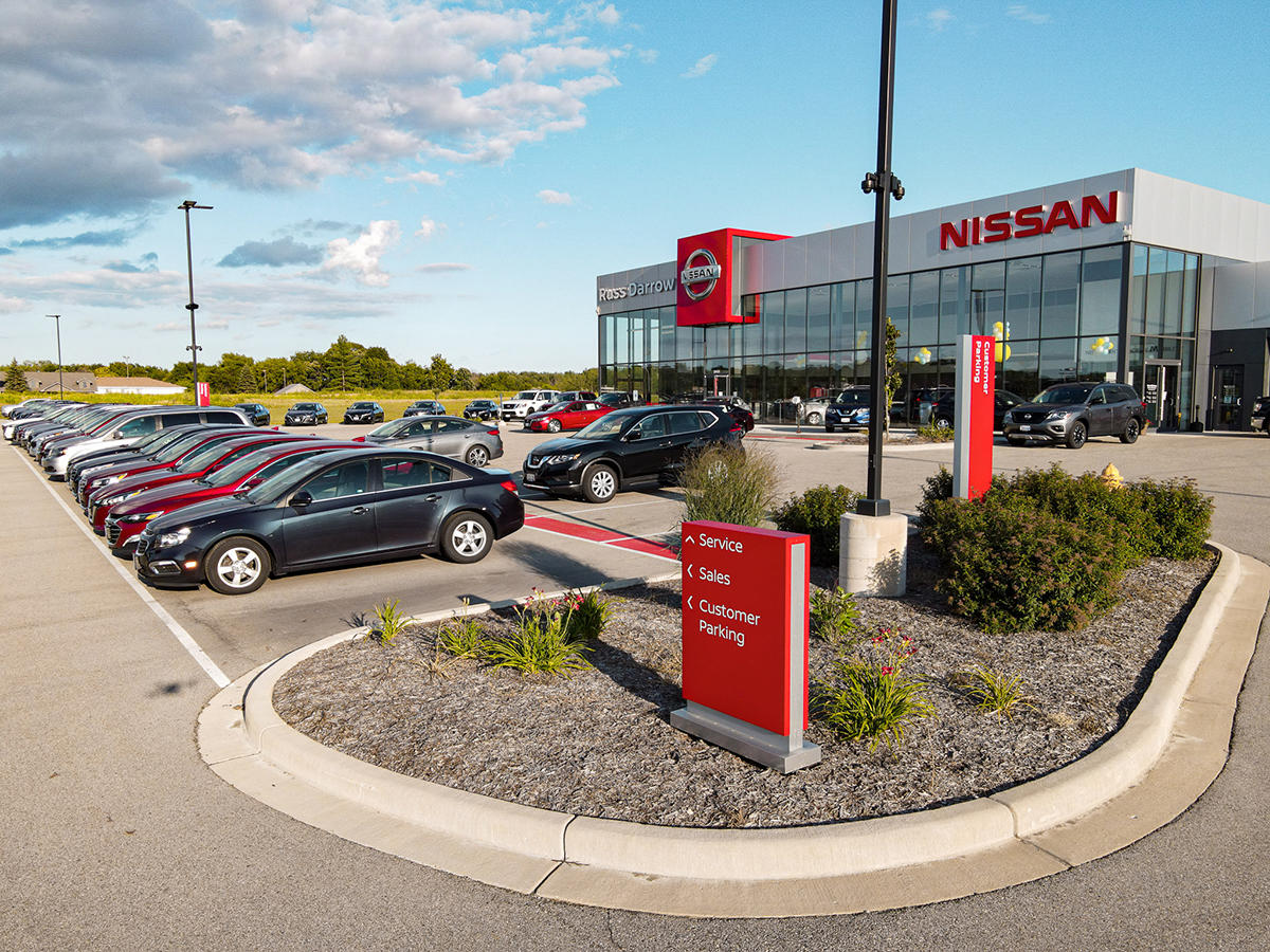 Russ Darrow Nissan of West Bend 01