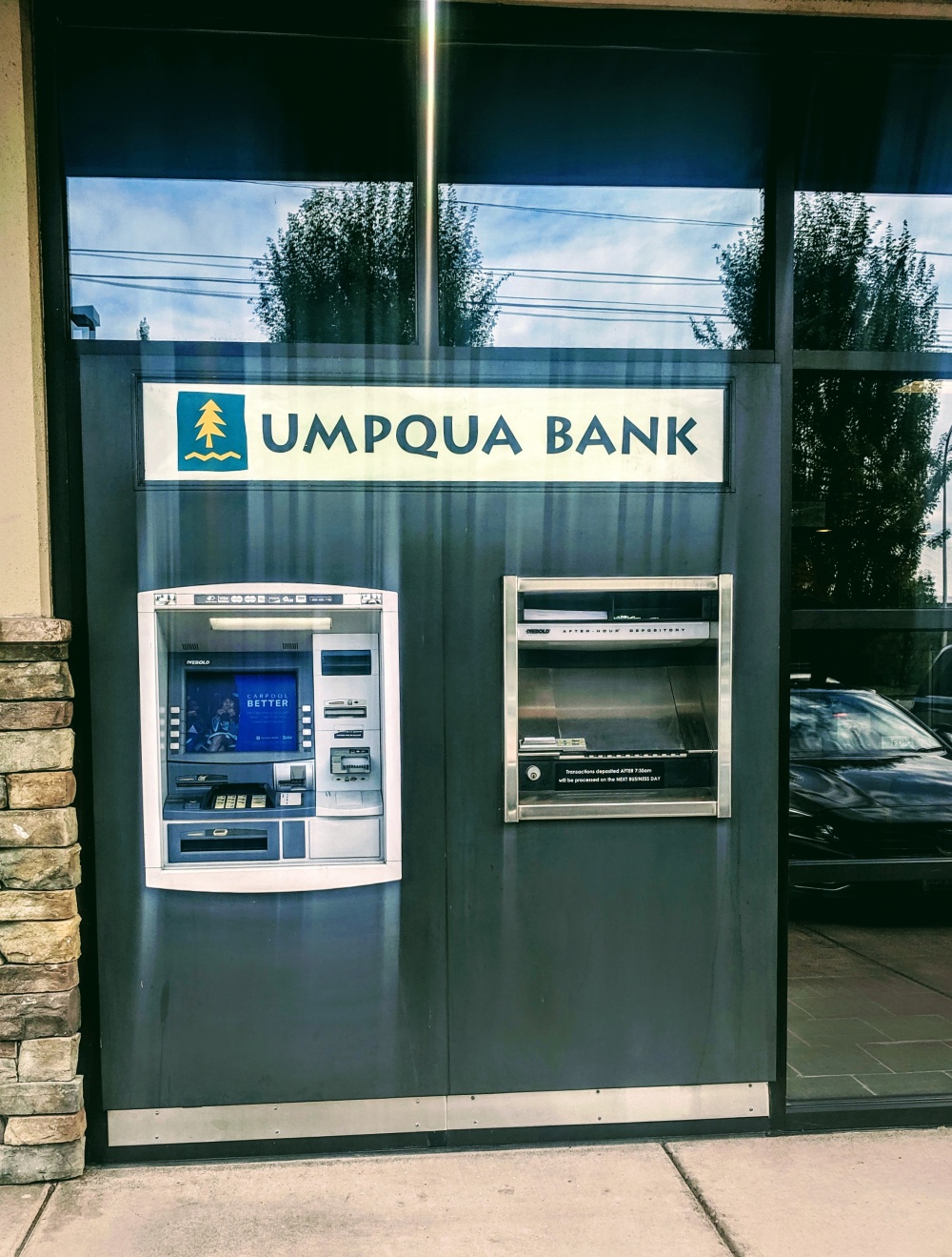 ATM - Umpqua Bank 01