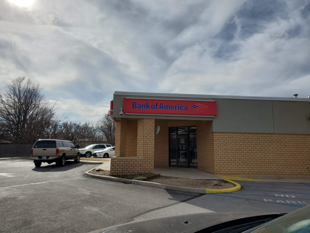 Bank of America (Drive-thru Service Only) 01