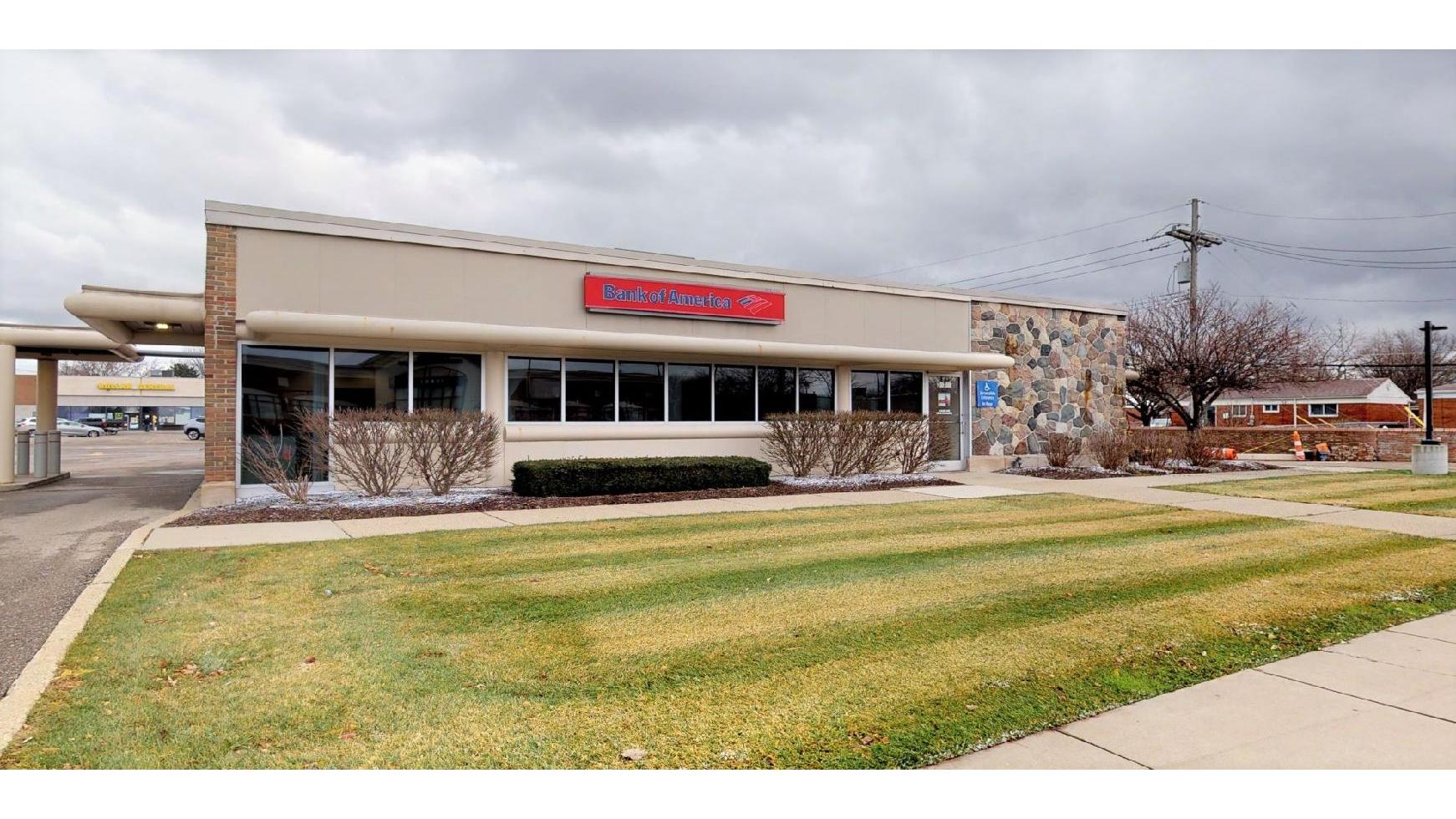 Bank of America (with Drive-thru ATM) 01