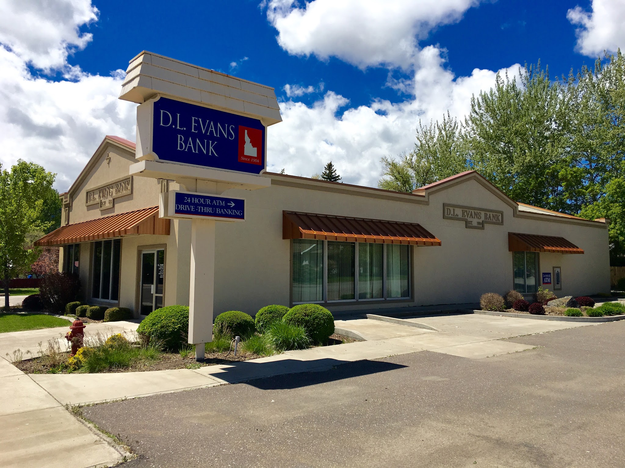 D.L. Evans Bank 01