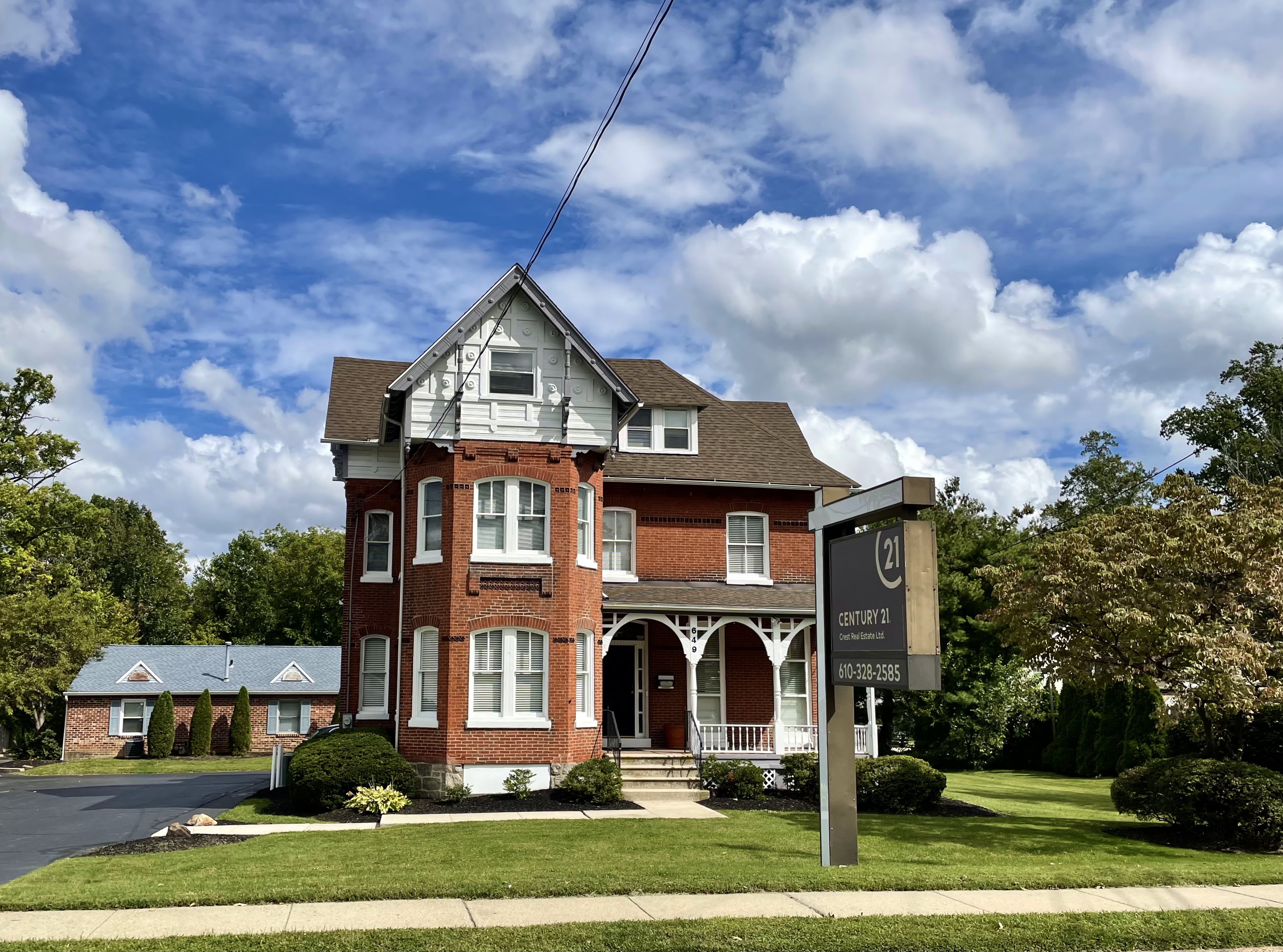 CENTURY 21 Crest Real Estate 01