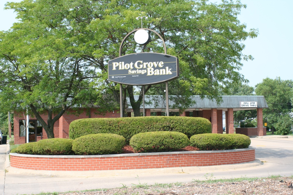 Pilot Grove Savings Bank - Keokuk Boulevard 01