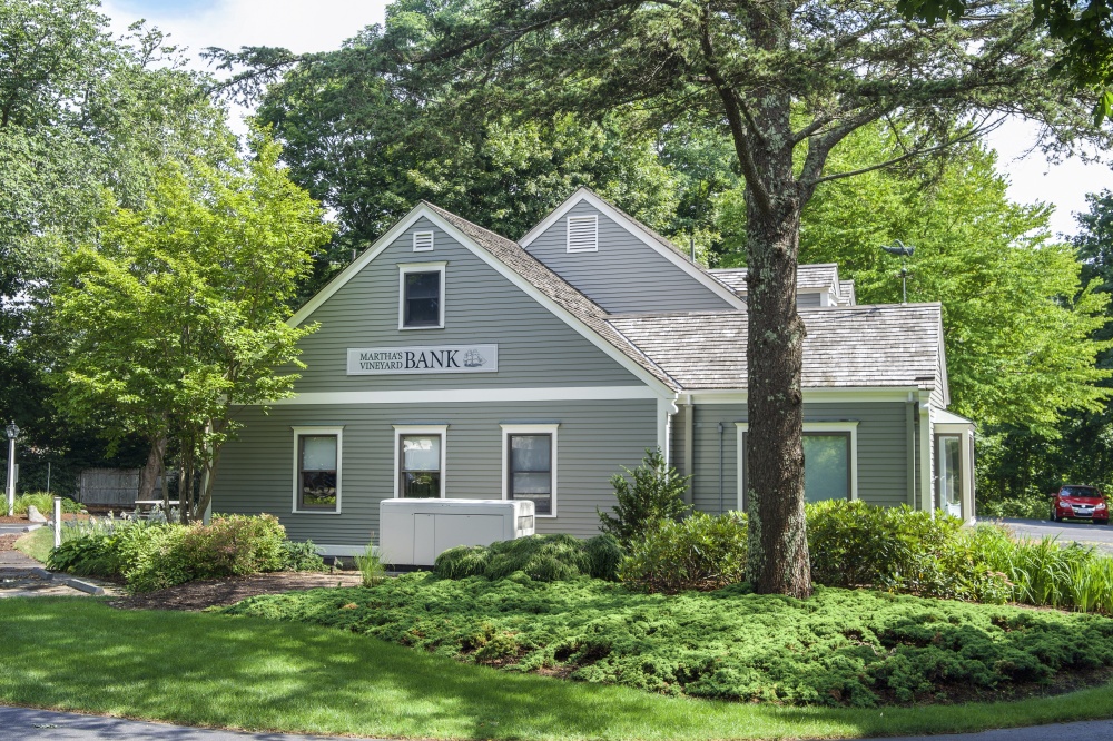 Martha’s Vineyard Bank 01