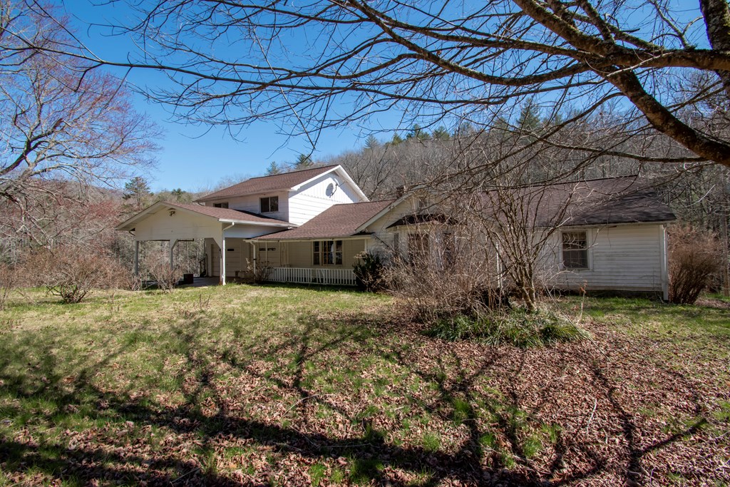 RE/MAX Mountain Properties 01
