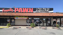 Family Pawn 700 S 01