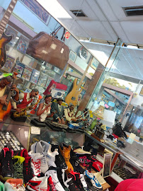 REY CASH DOWNTOWN PAWN & JEWELRY 01