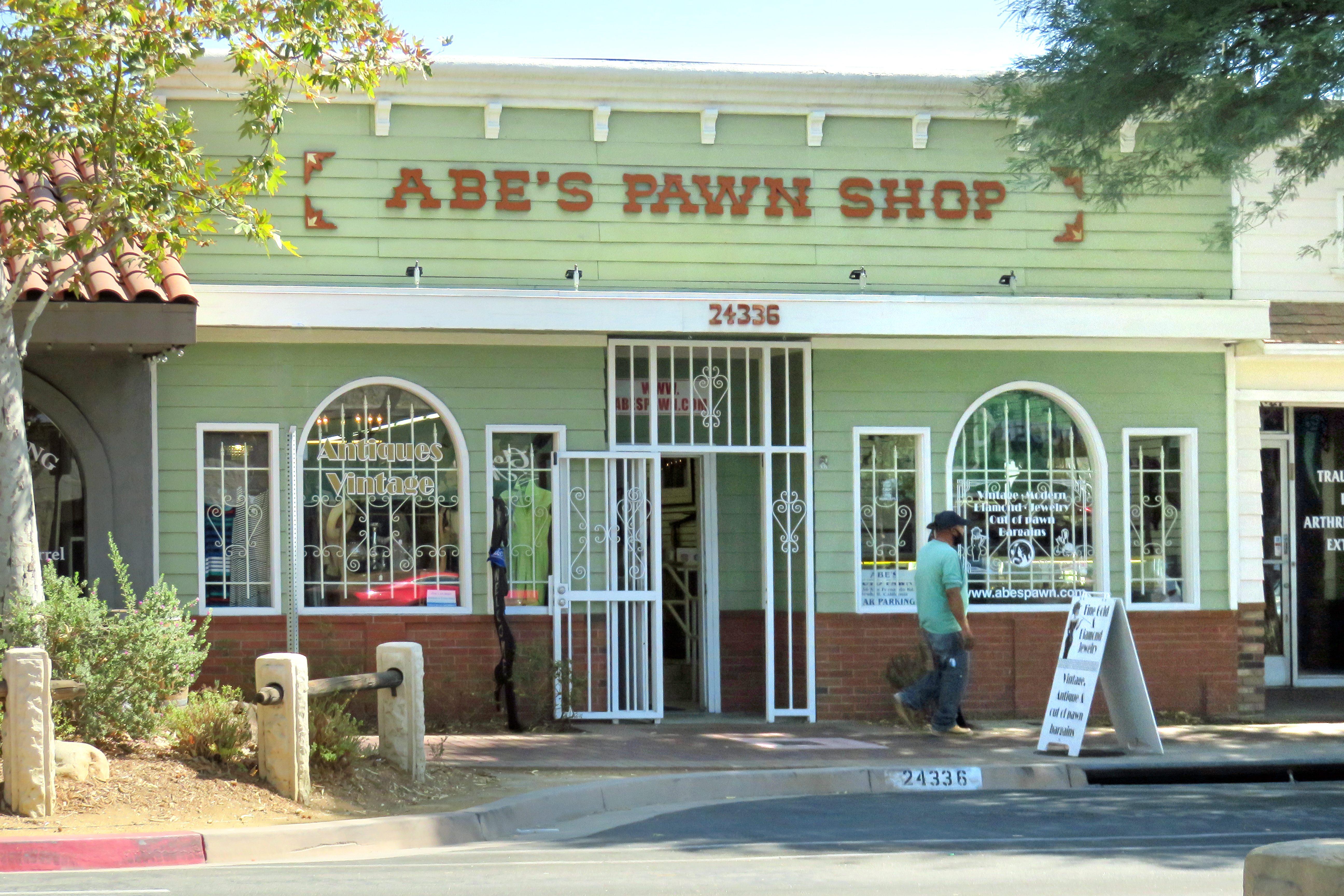 Abe's Pawn Shop 01