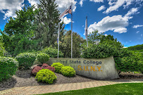HUNT Real Estate ERA 01