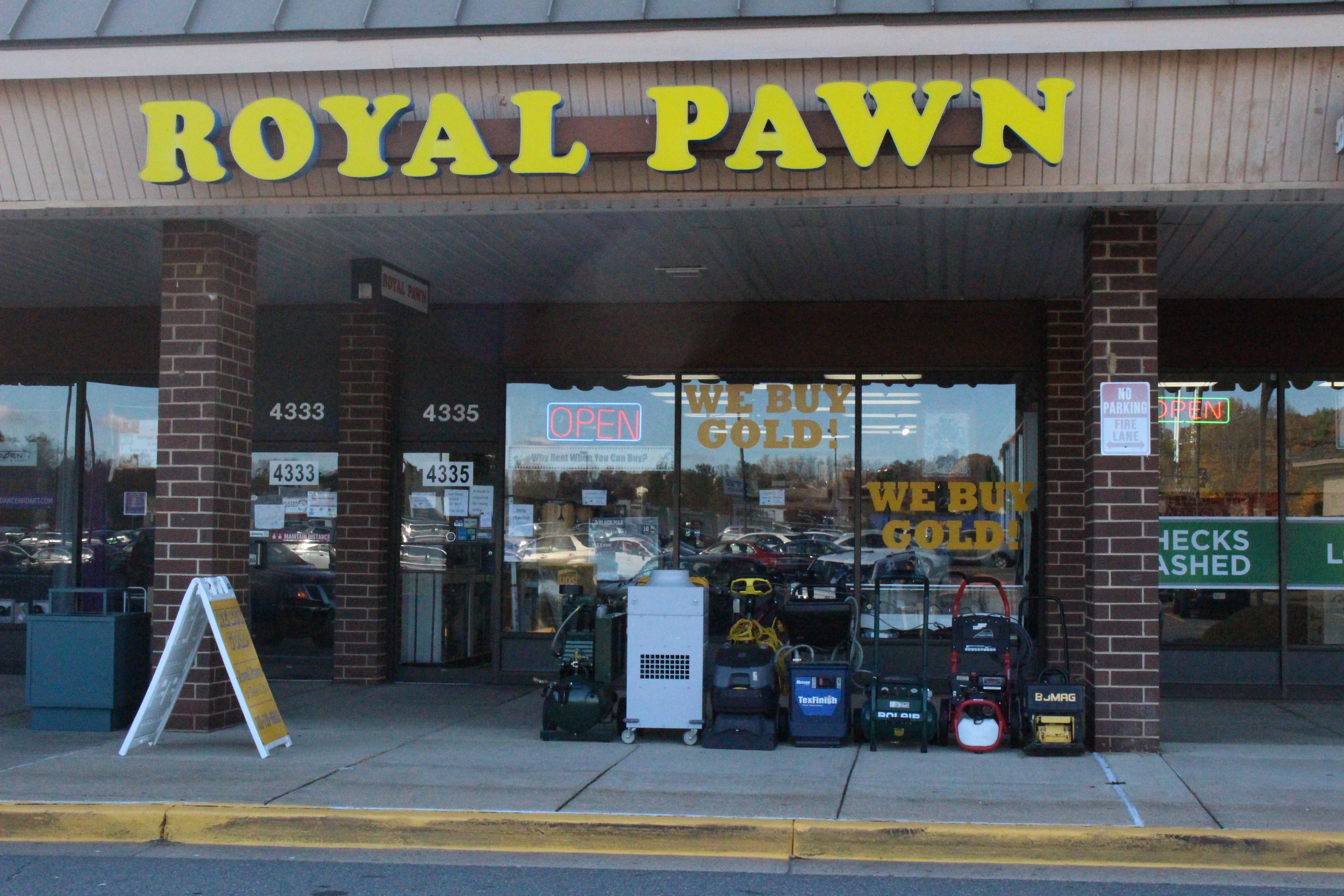 Royal Pawn 01