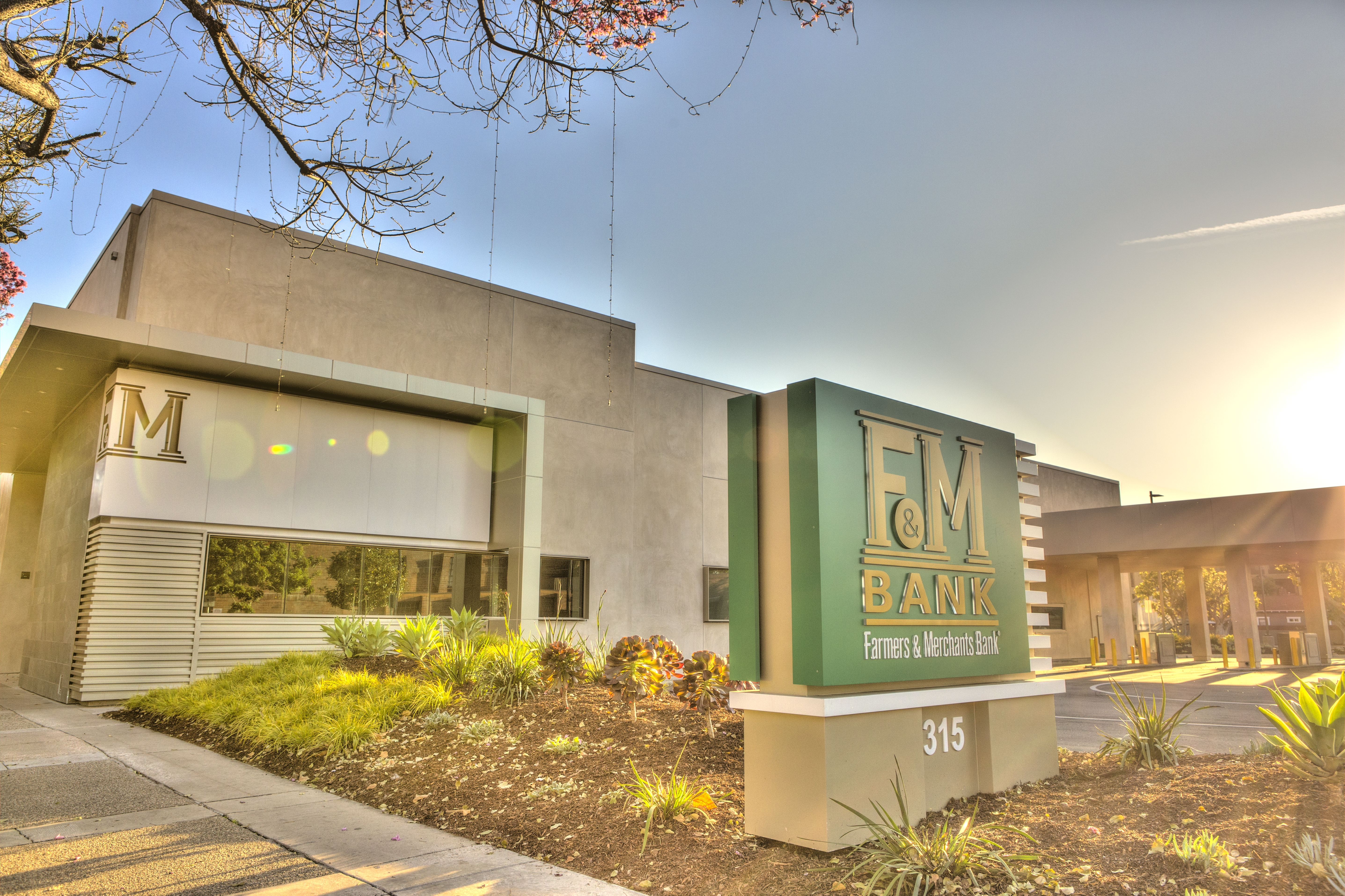 Farmers & Merchants Bank 01