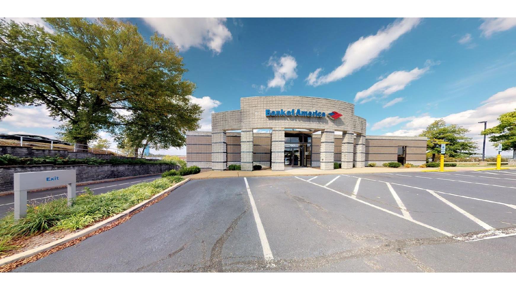 Bank of America (with Drive-thru services) 01