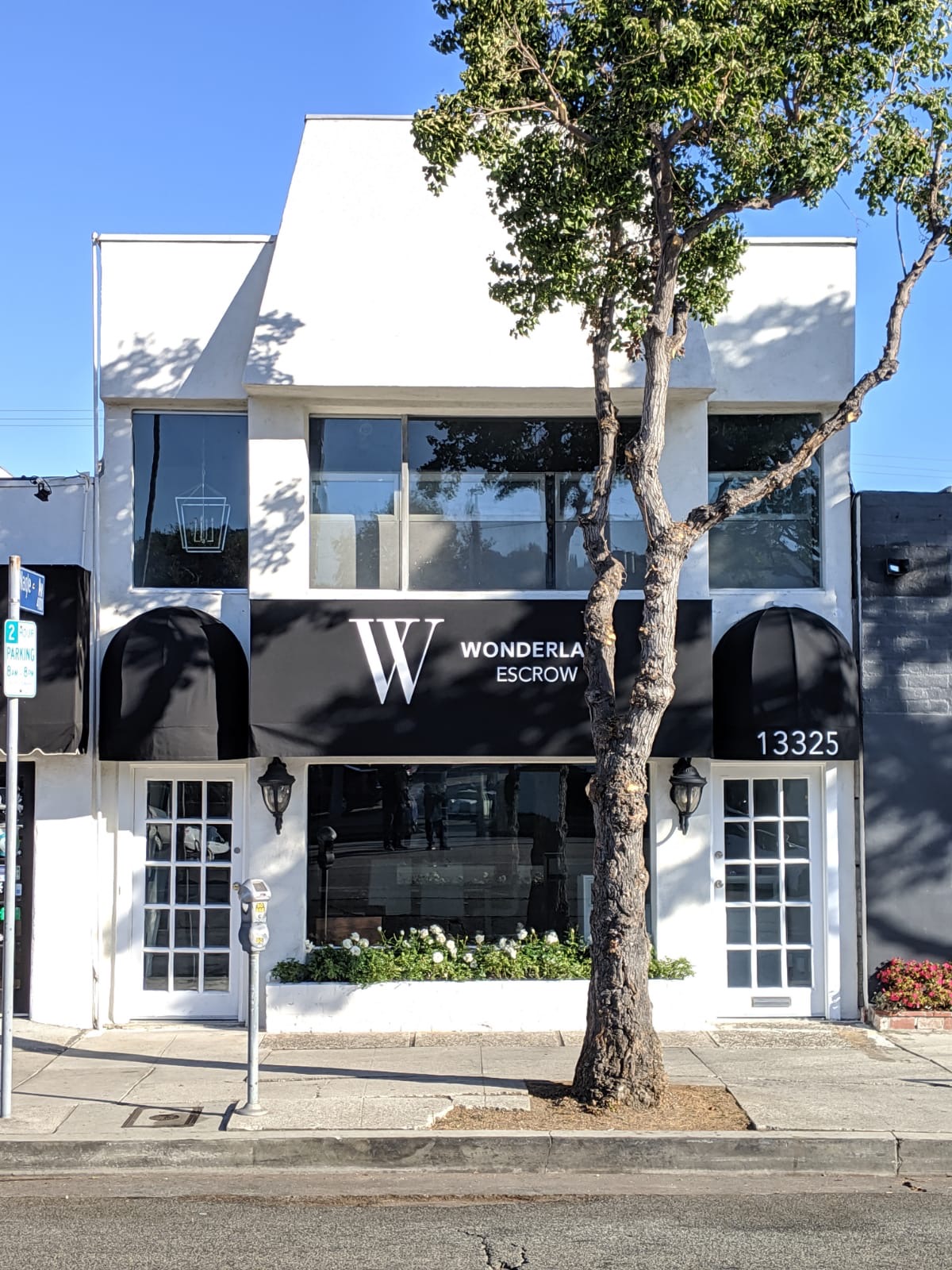 Wonderland Escrow 01