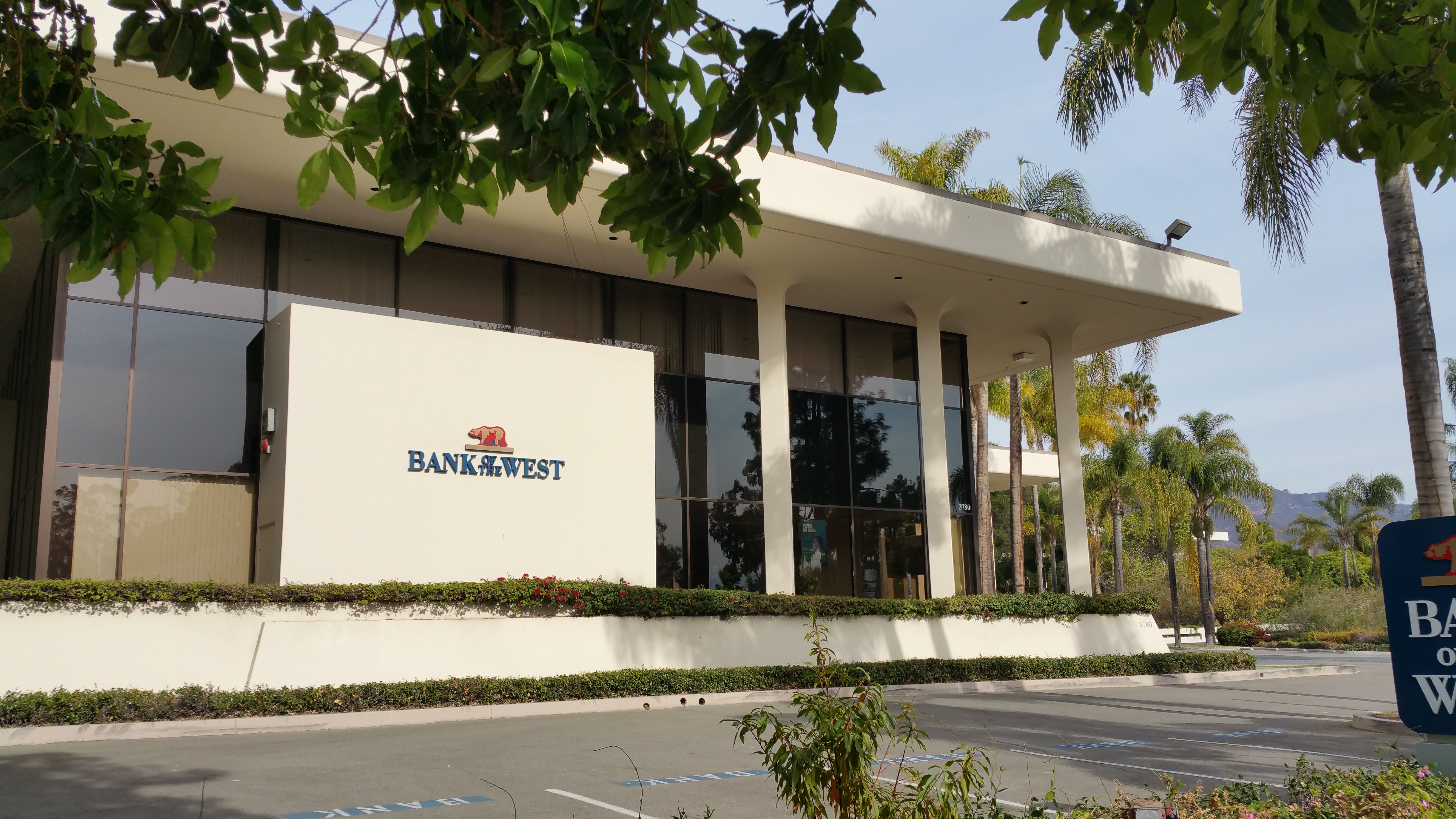 Bank of the West 01