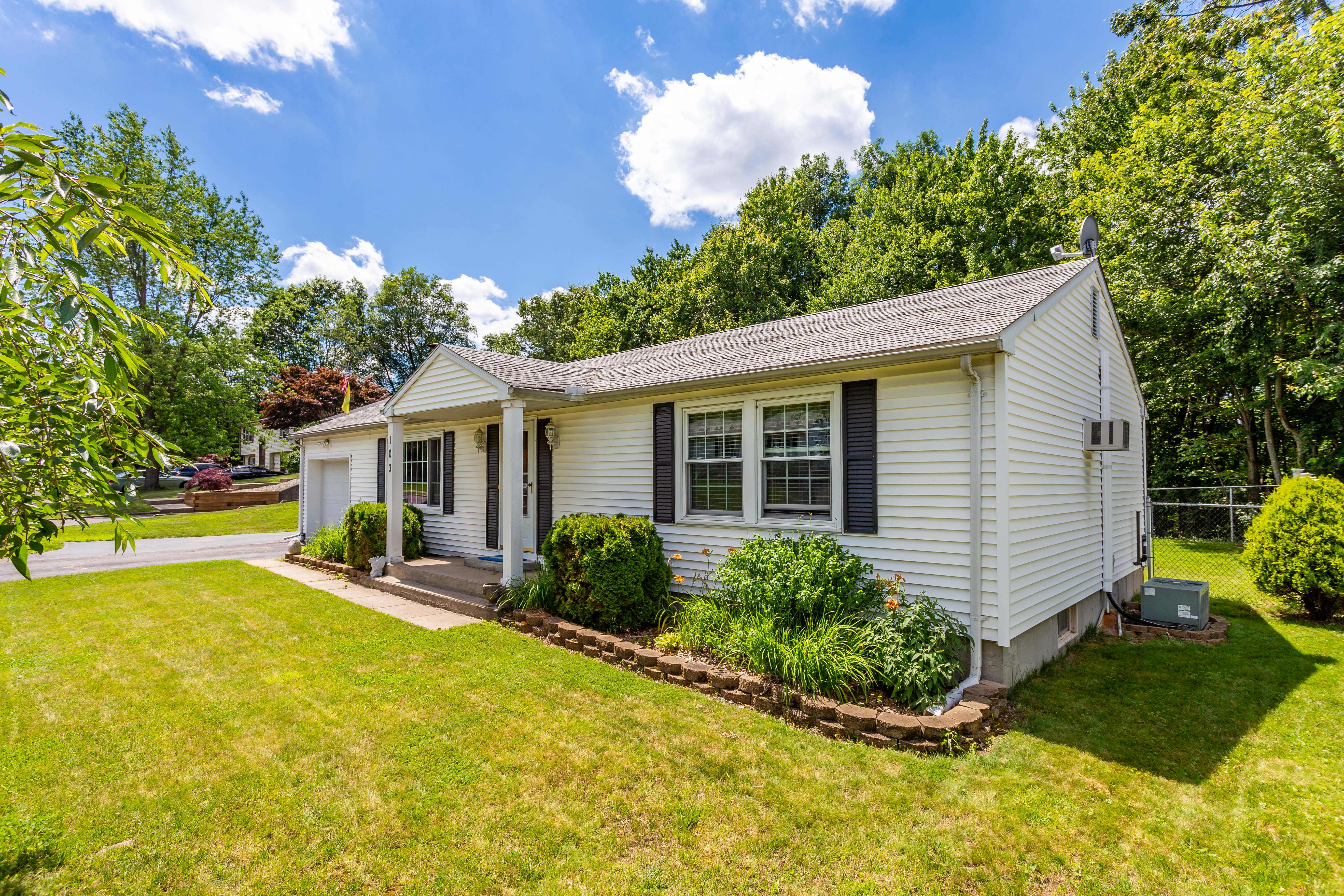 The Lauren Sells Team - Keller Williams Greater Hartford 01