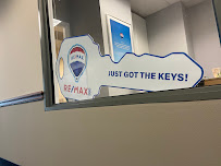 RE/MAX 360 02