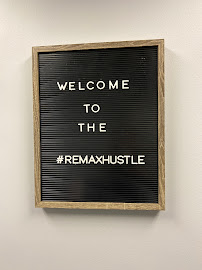 RE/MAX 360 04