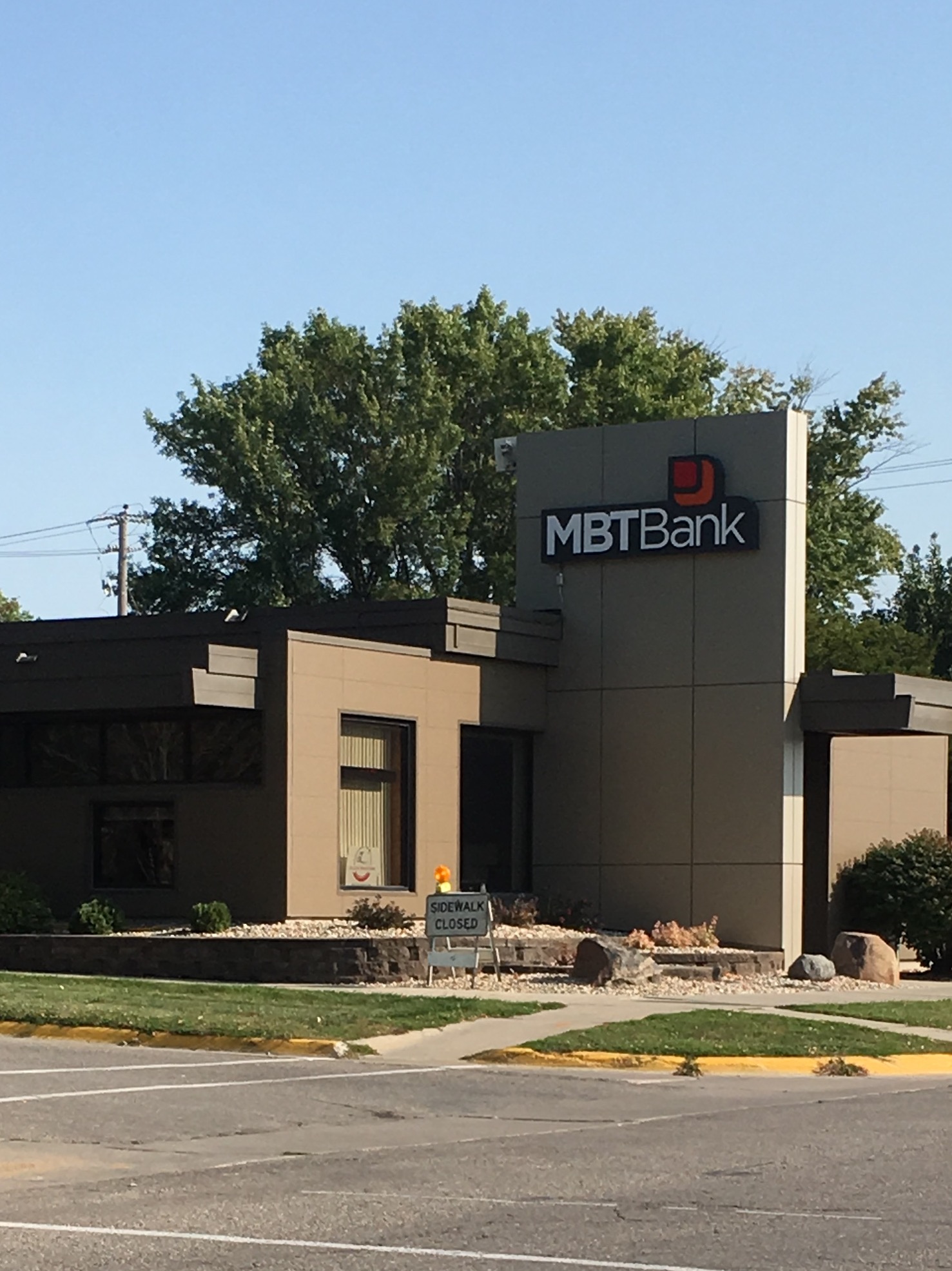 MBT Bank (Downtown Clear Lake) 01