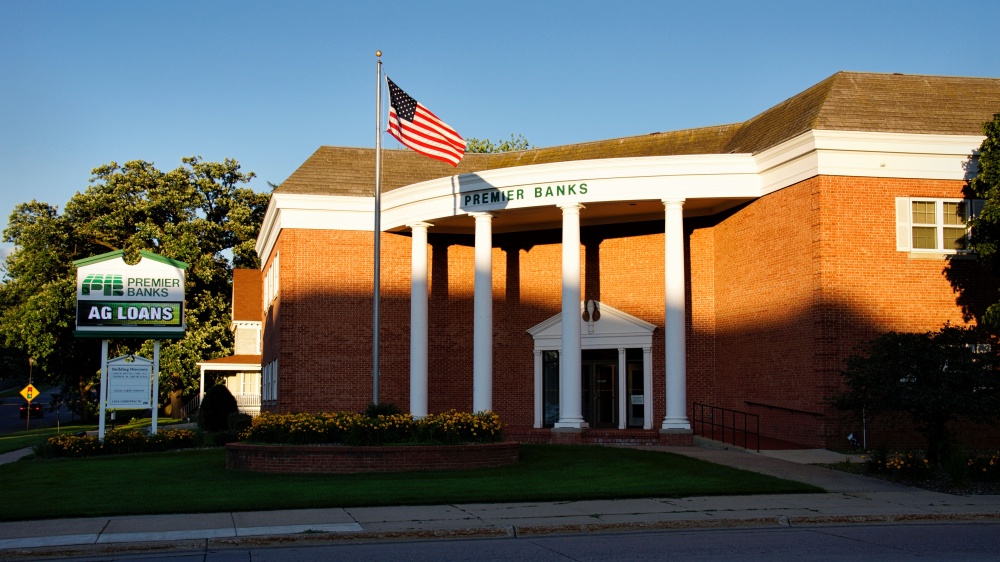 Premier Bank Owatonna 01