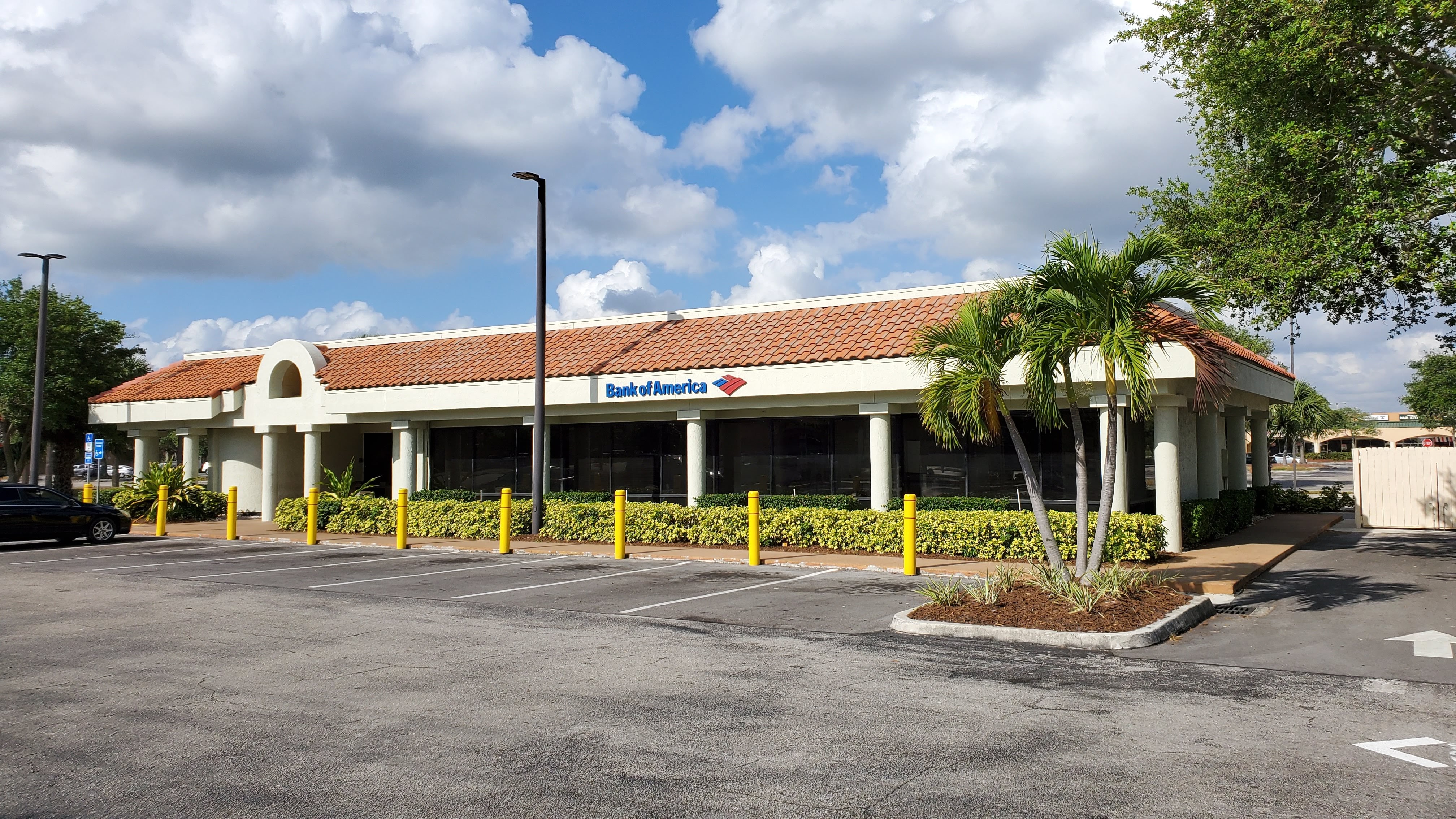 Bank of America (with Drive-thru services) 01