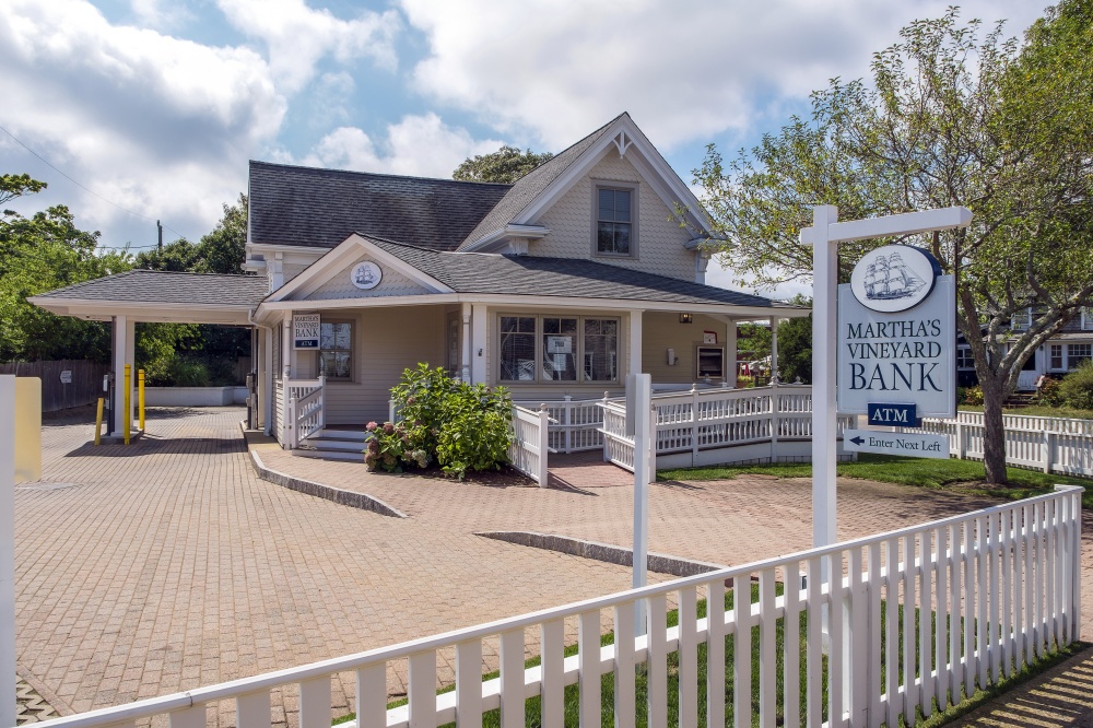 Martha's Vineyard Bank 01