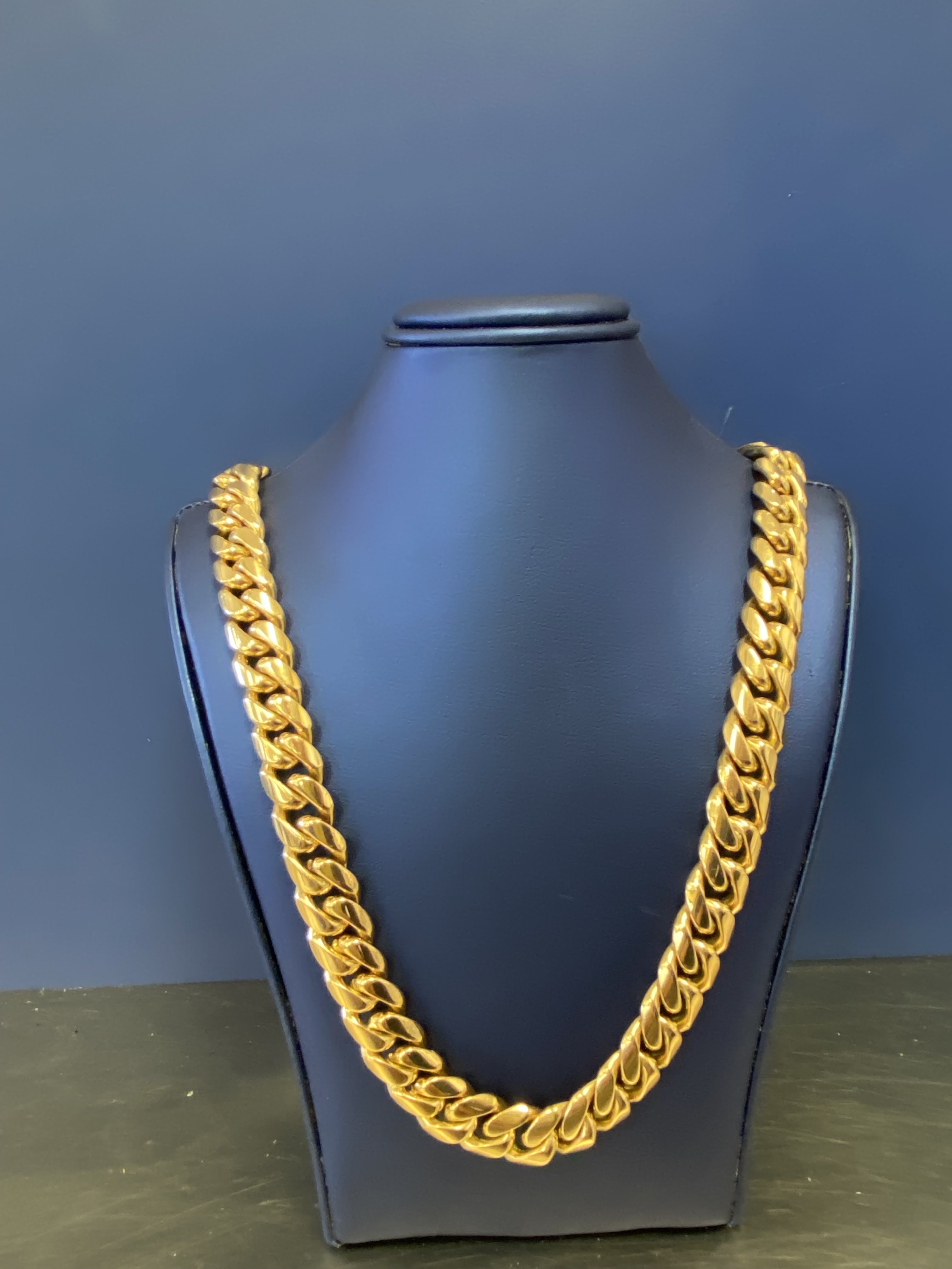 La Familia Pawn and Jewelry Town and Country 01