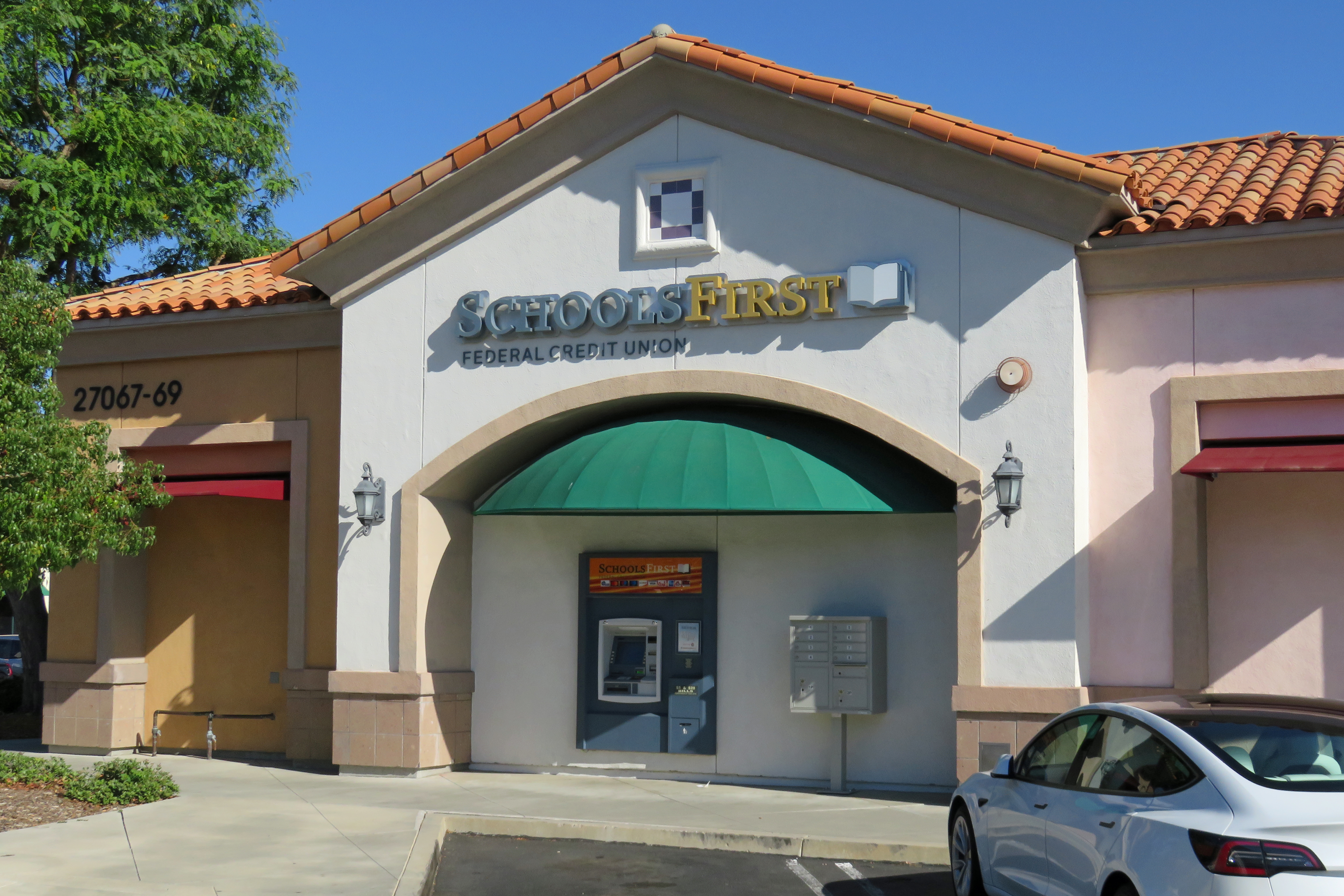 SchoolsFirst Federal Credit Union - Valencia Branch 01