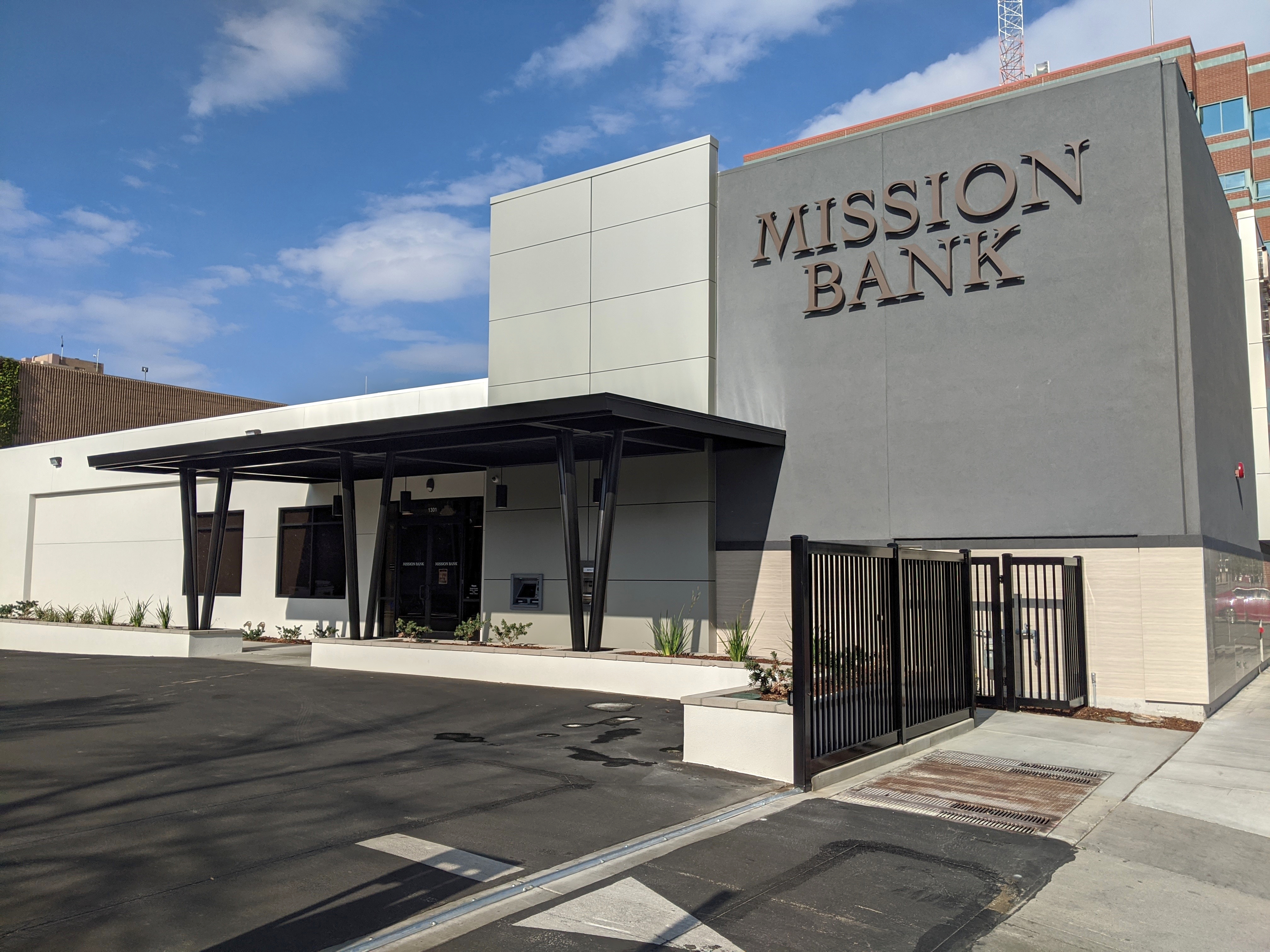 Mission Bank - Bakersfield 01