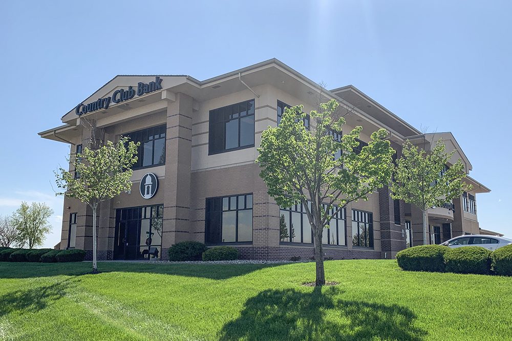 Country Club Bank 01