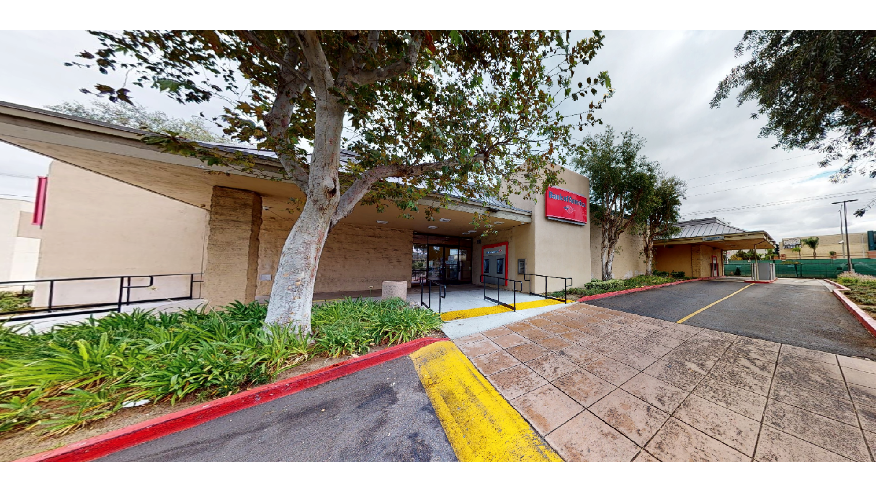 Bank of America (with Drive-thru ATM) 01
