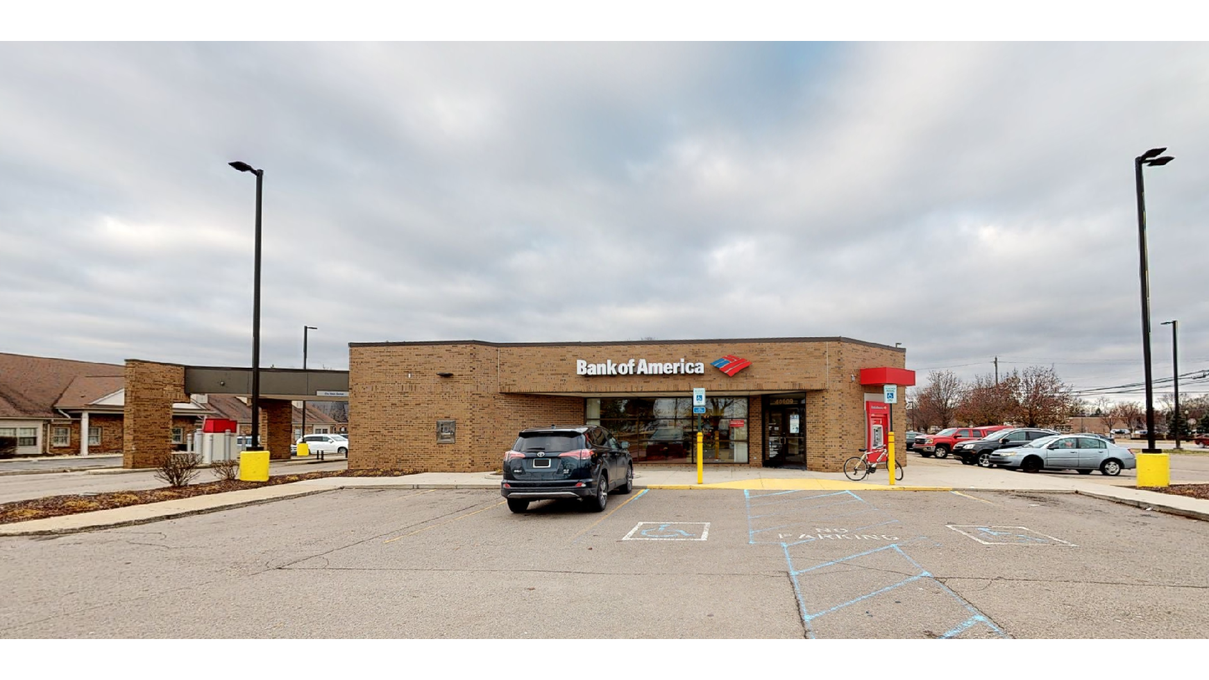 Bank of America (with Drive-thru ATM) 01