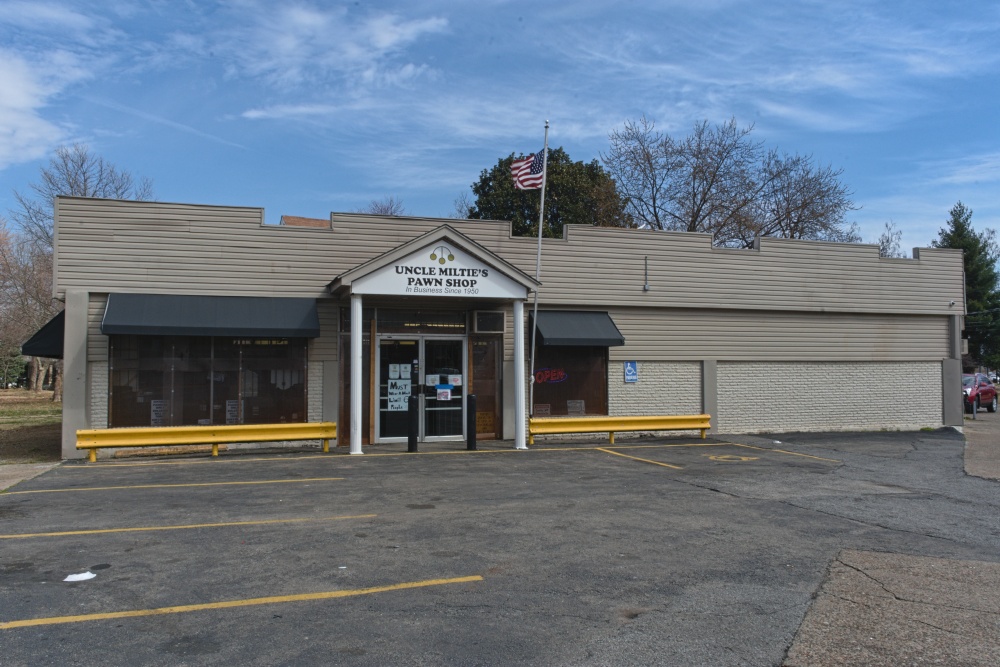 Uncle Miltie's Pawn Shop 01