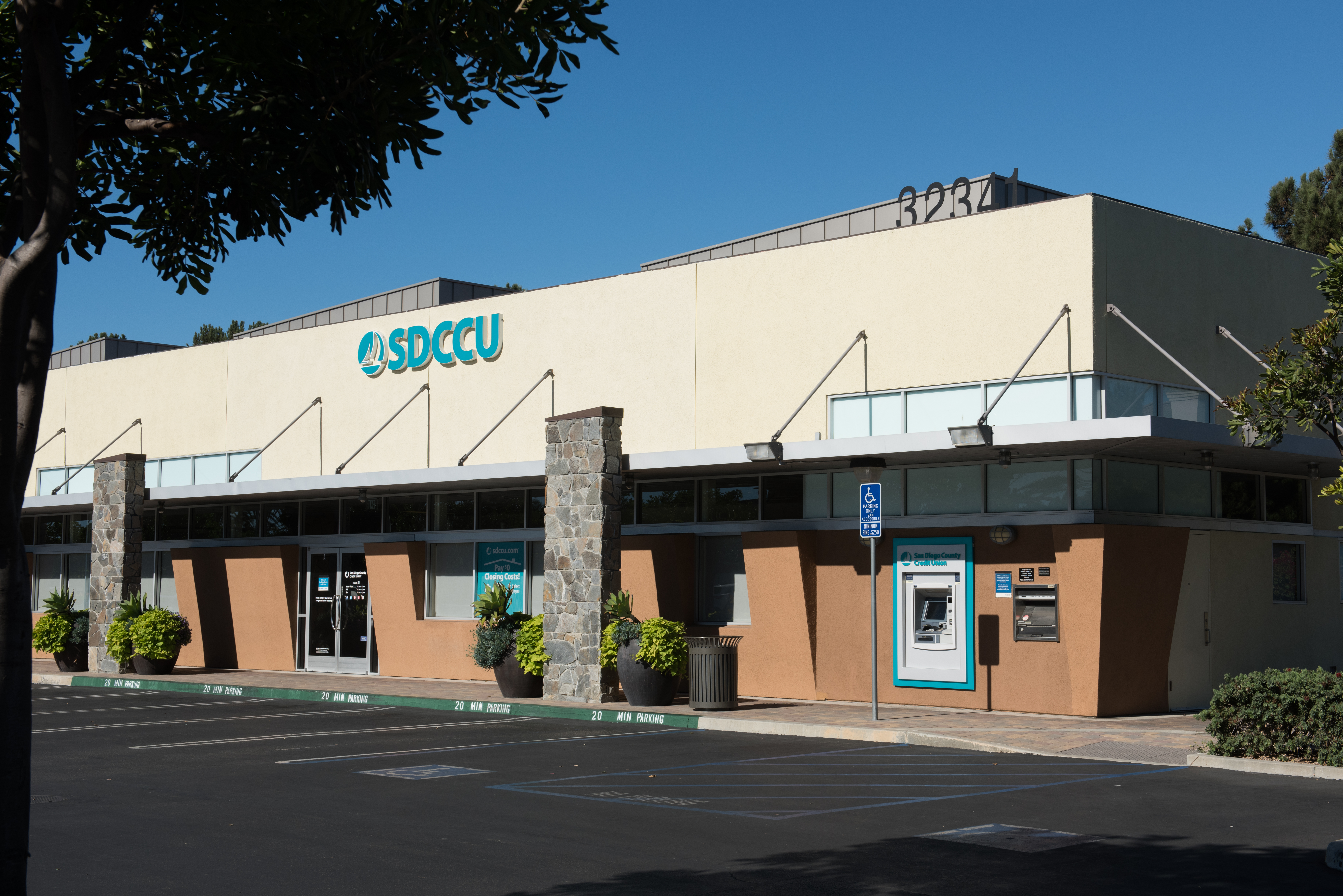 SDCCU Laguna Niguel Branch 01